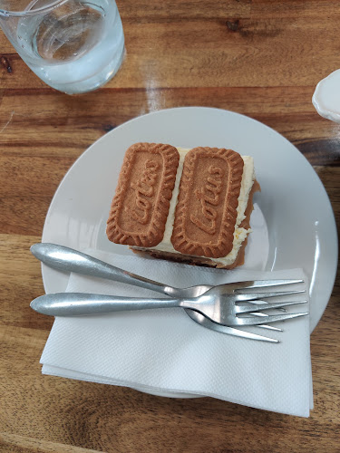 Holly's Café - Coffee shop