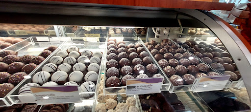 Ice Cream Shop «Cold Stone Creamery», reviews and photos, 2015 S Hurstbourne Pkwy, Louisville, KY 40220, USA