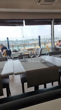 Atmosphère du Restaurant Les terrasses du port à Saint-Quay-Portrieux - n°3