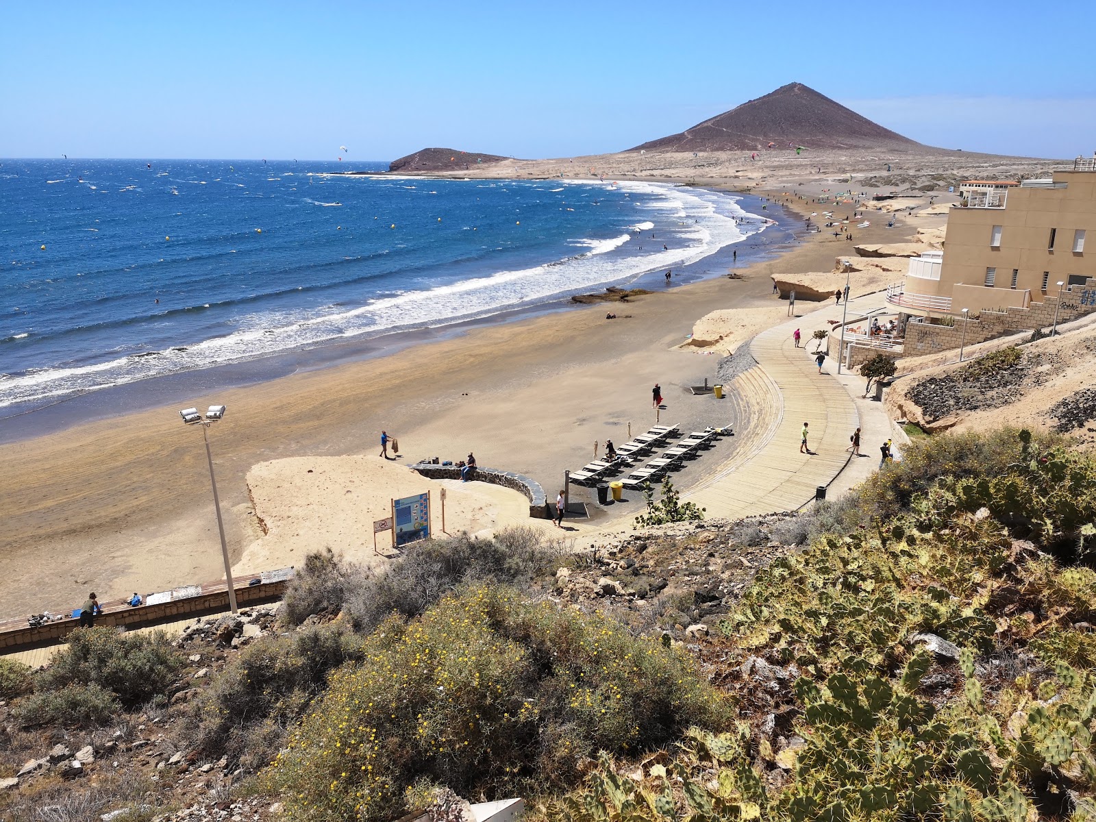 Photo de Playa el medano II avec sable brun de surface