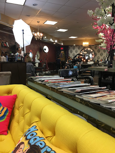 Beauty Salon «Tres Jolie Salon de Beaute», reviews and photos, 377 New York Ave, Huntington, NY 11743, USA