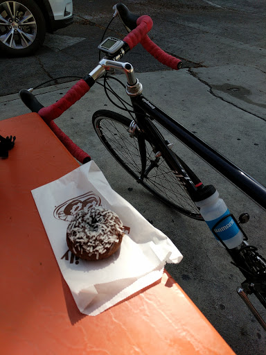 Donut Shop «Donut Hut», reviews and photos, 2025 W Magnolia Blvd, Burbank, CA 91506, USA