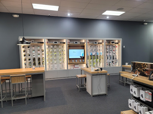 Cell Phone Store «Verizon Authorized Retailer, TCC», reviews and photos, 4225 Brownsville Rd, Pittsburgh, PA 15227, USA