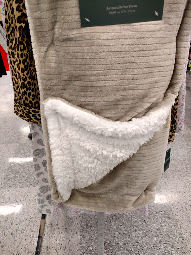 Clothing Store «Ross Dress for Less», reviews and photos, 10700 MacArthur Blvd, Oakland, CA 94605, USA