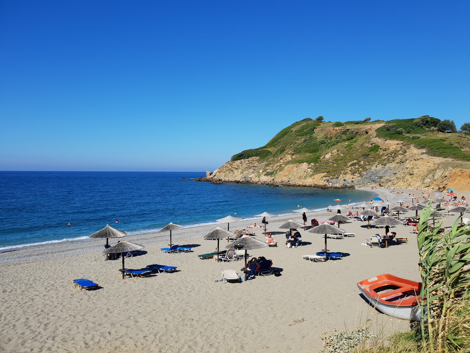 Photo de Xanemos beach avec un niveau de propreté de assez propre