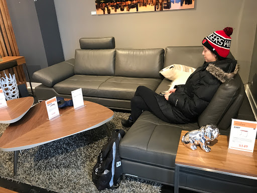 Furniture Store «Modani Furniture Chicago», reviews and photos, 1574 N Kingsbury St, Chicago, IL 60642, USA