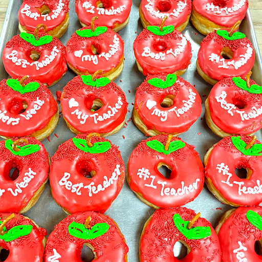 Donut Shop «Donut King», reviews and photos, 411 Middle St, Weymouth, MA 02189, USA