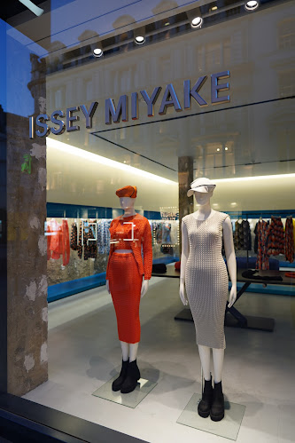 ISSEY MIYAKE / LONDON 10 BROOK