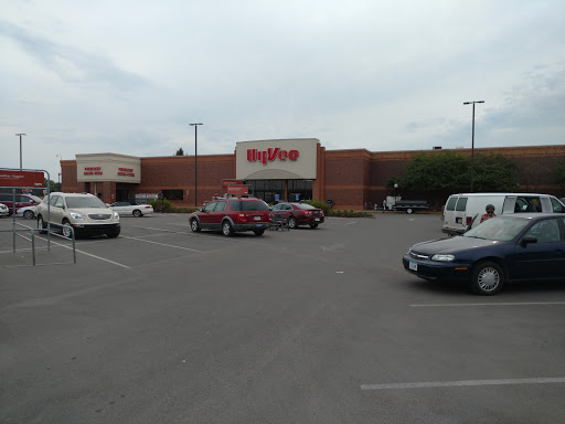 Supermarket «Hy-Vee», reviews and photos, 110 S D St, Oskaloosa, IA 52577, USA