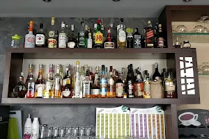 Momart Cafè Lounge Bar image