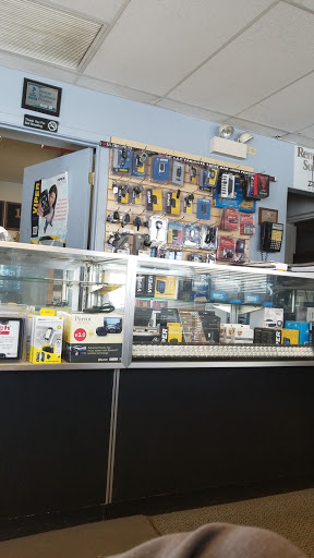 Electronics Store «Mobile Electronics», reviews and photos, 419 Ogden Ave, Downers Grove, IL 60515, USA