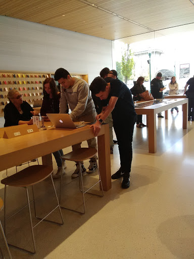 Computer Store «Apple Lehigh Valley», reviews and photos, 250 Lehigh Valley Mall, Whitehall, PA 18052, USA