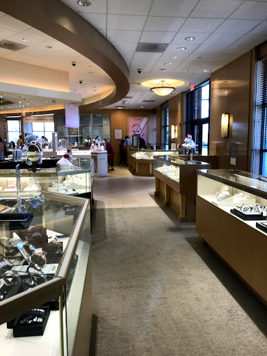 Jewelry Store «Jared The Galleria of Jewelry», reviews and photos, 567 E Townline Rd, Vernon Hills, IL 60061, USA