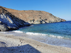 Paralia Mamakou'in fotoğrafı küçük koy ile birlikte