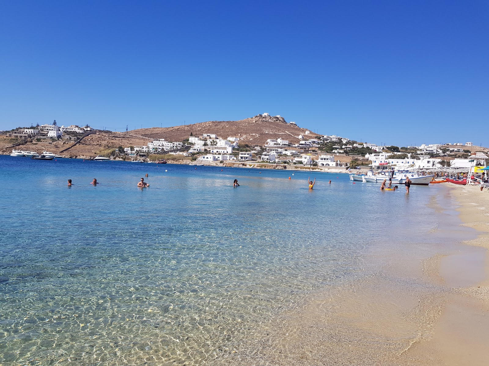 Foto di Spiaggia di Ornos e l'insediamento