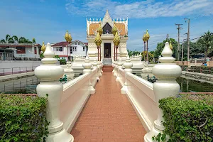 Phra Phanat Bodi Hall image