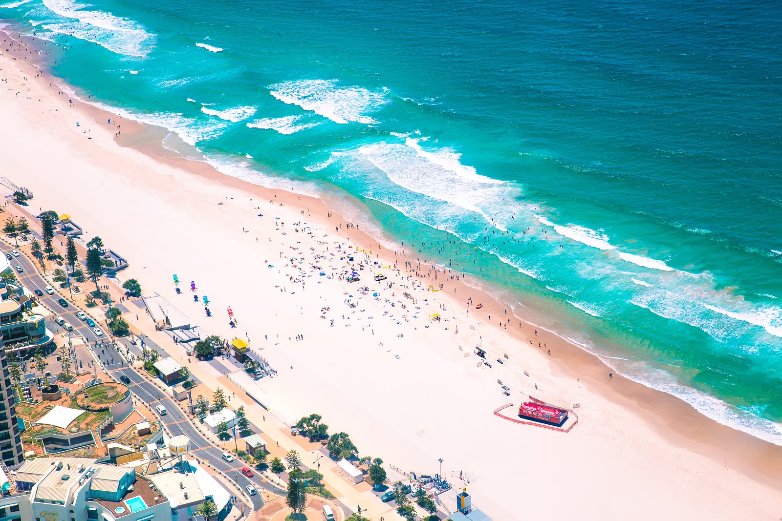 Foto de Surfers Paradise Beach - lugar popular entre os apreciadores de relaxamento