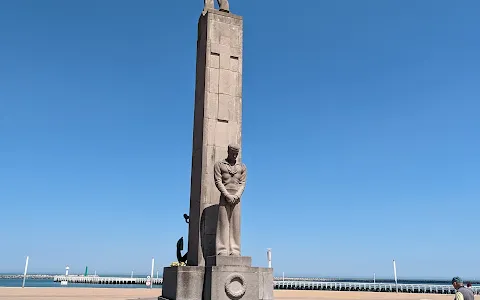 Monument for seamen image