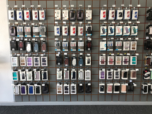 Cell Phone Store «GoWireless Verizon Authorized Retailer», reviews and photos, 23801 US-27, Lake Wales, FL 33859, USA