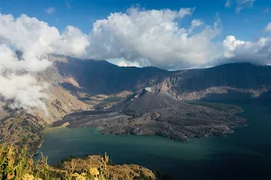 Senaru Crater Rim image