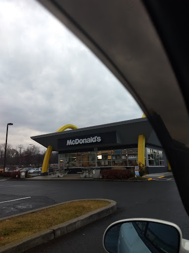 Shopping Mall «Berkshire Shopping Center», reviews and photos, 67 Newtown Rd, Danbury, CT 06810, USA