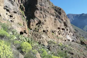 Montaña de los huesos-cueva de las Estrellas image