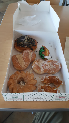 Bakery «Krispy Kreme Doughnuts», reviews and photos, 1400 McFarland Blvd E, Tuscaloosa, AL 35405, USA