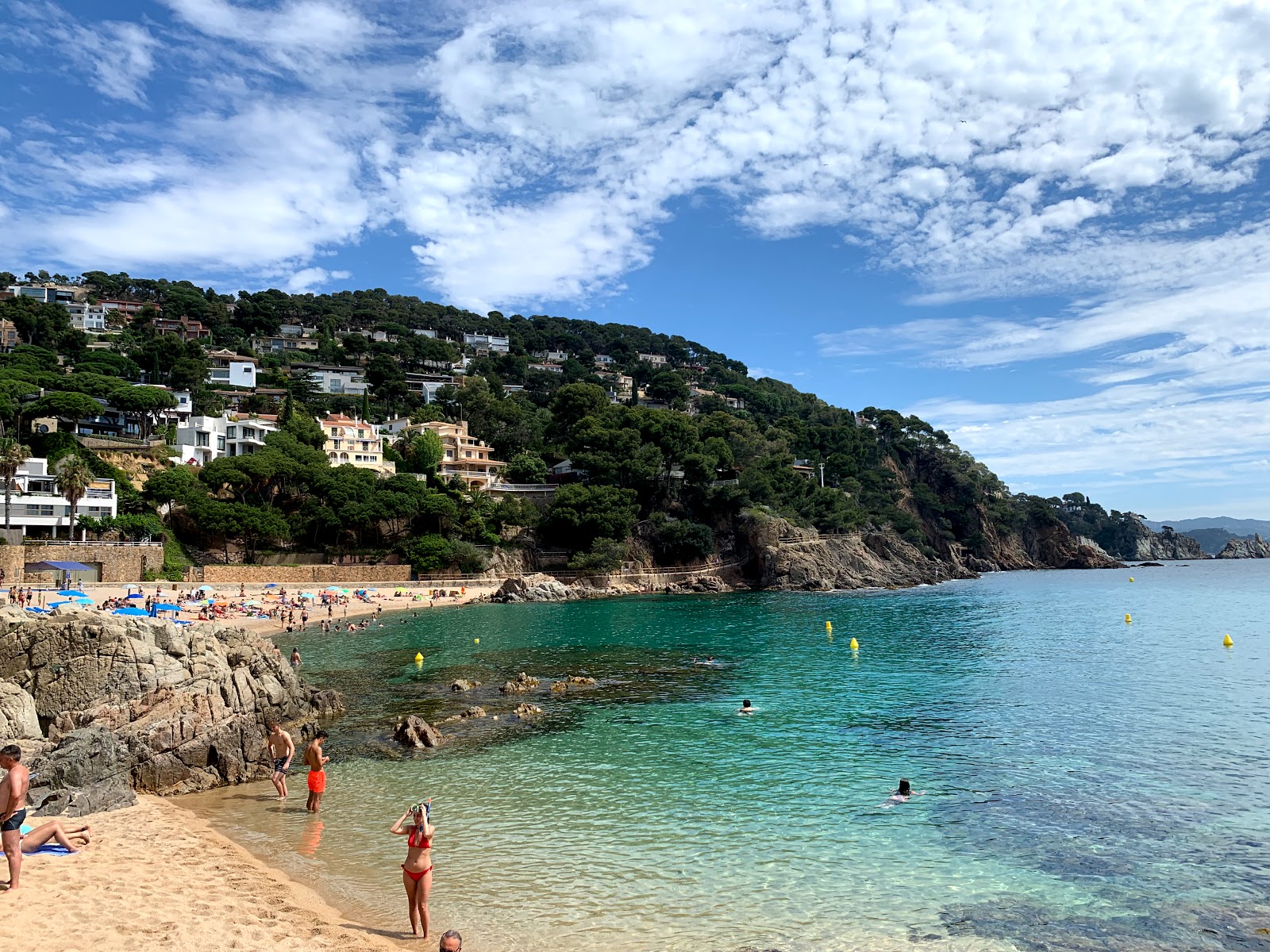 Foto von Cala Bona Strand und die siedlung