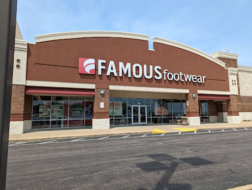 Shoe Store «Famous Footwear», reviews and photos, 123 Gravois Bluffs Plaza Dr, Fenton, MO 63026, USA