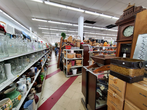 Thrift Store «Thrift & Dollar Inc», reviews and photos, 950 N Lake St, Aurora, IL 60506, USA