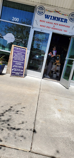 Family Dog Naturals, 1120 East Cutlar Crossing #200, Leland, NC 28451, USA, 