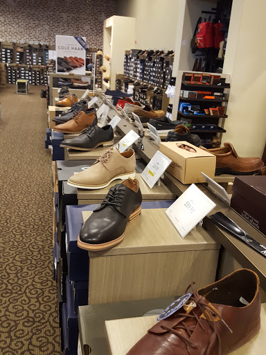 Shoe Store «DSW Designer Shoe Warehouse», reviews and photos, 907 Haddonfield Rd, Cherry Hill, NJ 08002, USA