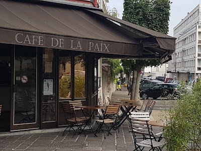 Café de la Paix. à Poissy