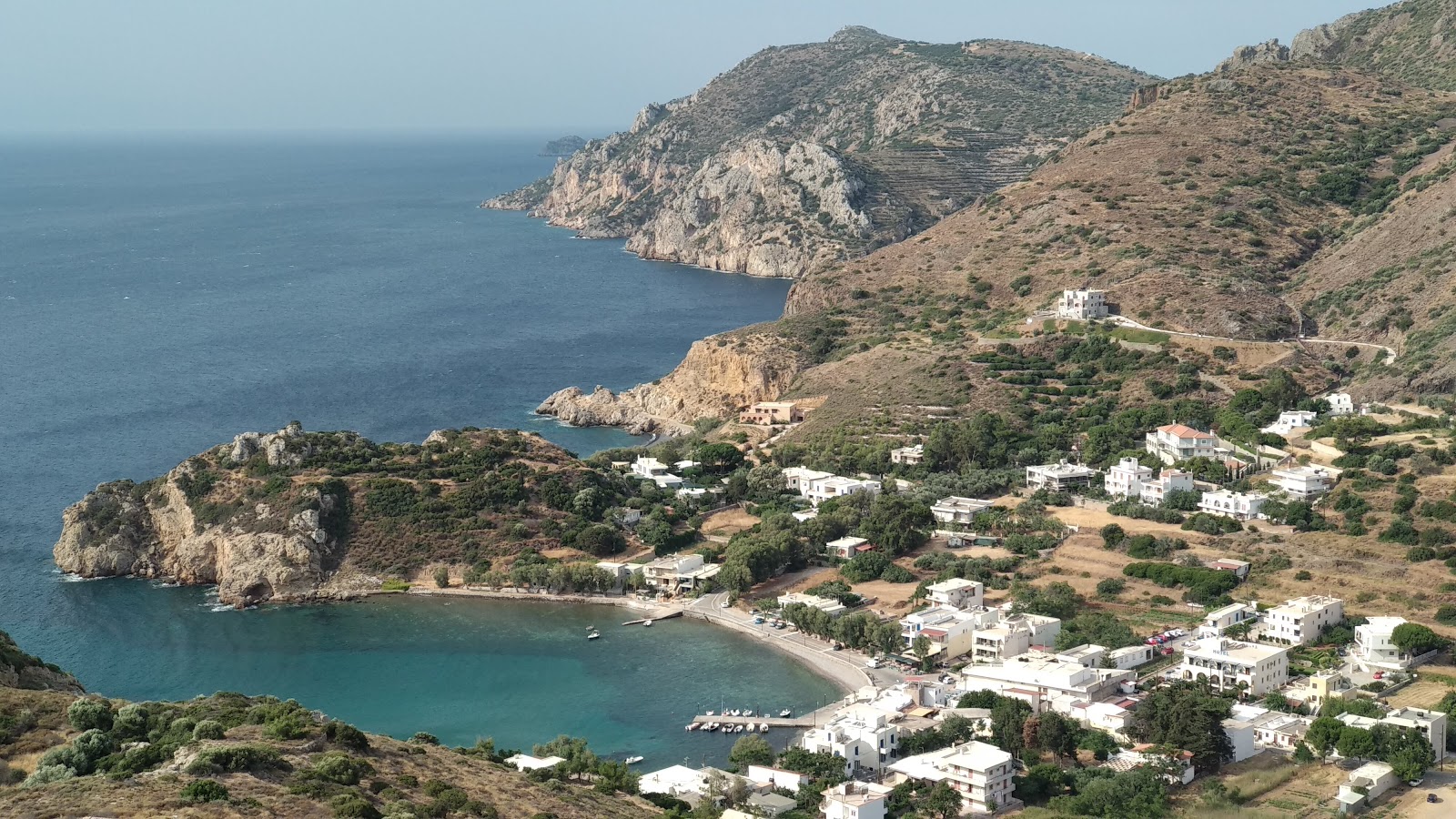 Foto von Emporios beach und die siedlung