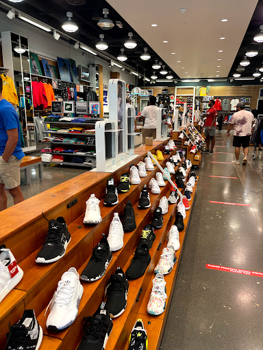 Sportswear Store «Champs Sports», reviews and photos, 627 Rosedale Shopping Center, Roseville, MN 55113, USA