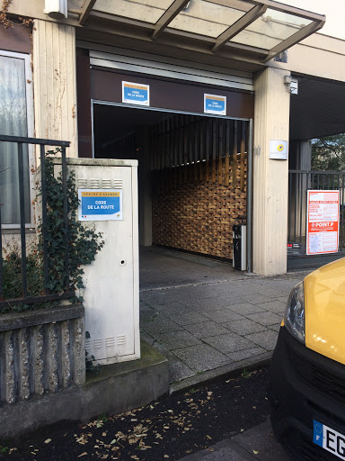 La Poste - Centre d’examen du code de la route à Maisons-Alfort, Val-de-Marne