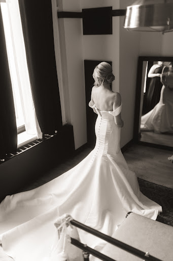 Bridal Shop «Bella Bianca Bridal», reviews and photos, 17W527 E Roosevelt Rd, Oakbrook Terrace, IL 60181, USA