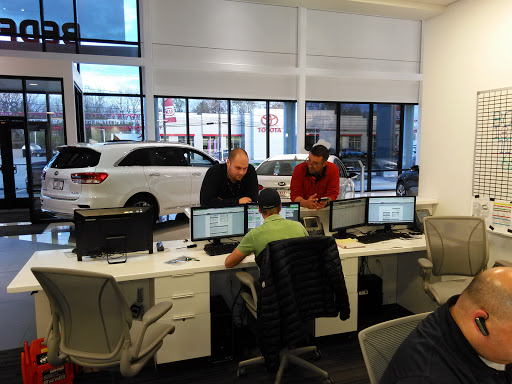 Car Dealer «Kia of Bedford», reviews and photos, 18180 Rockside Rd, Bedford, OH 44146, USA