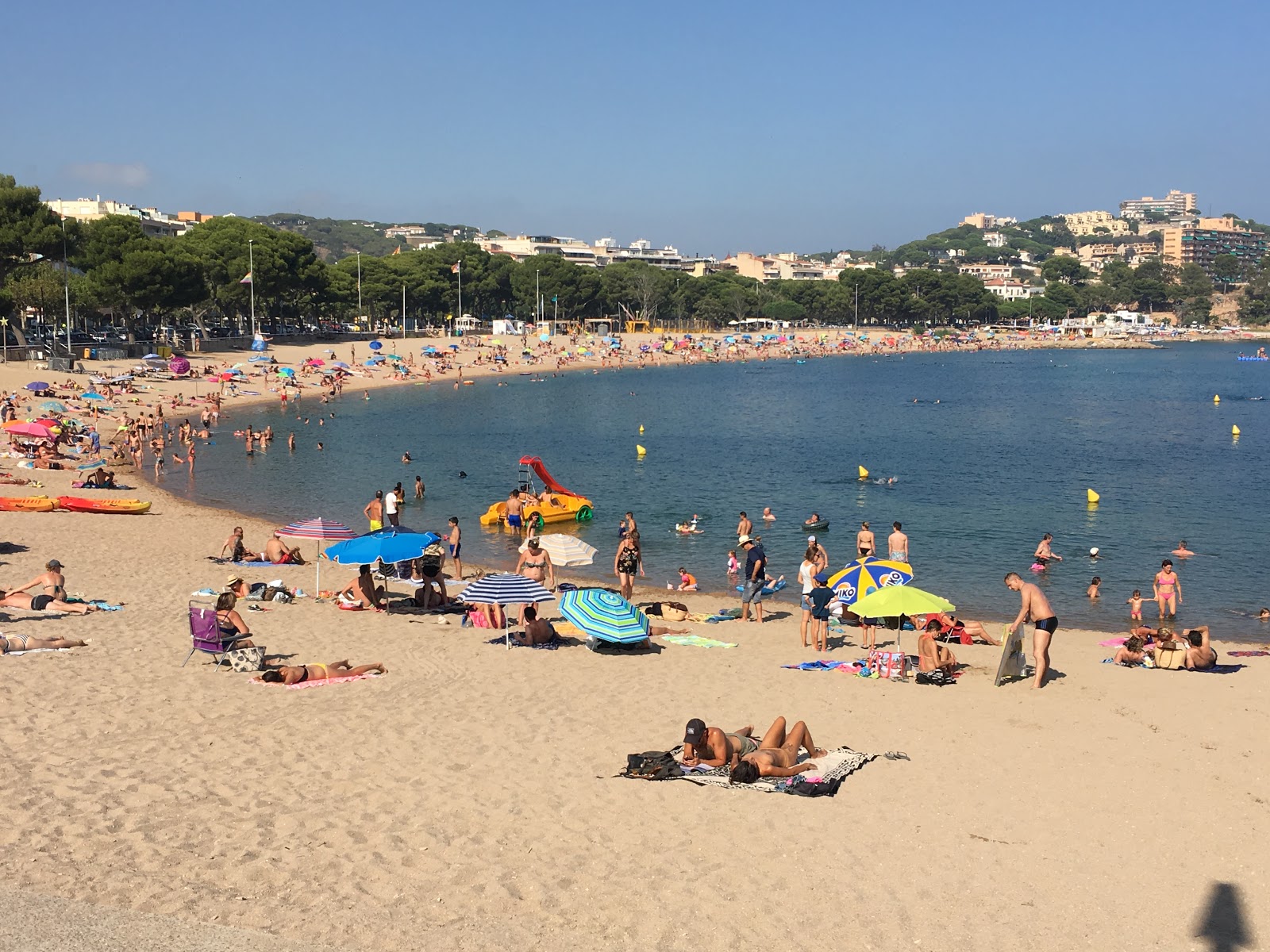 Foto von Playa de Sant Feliu mit geräumige bucht