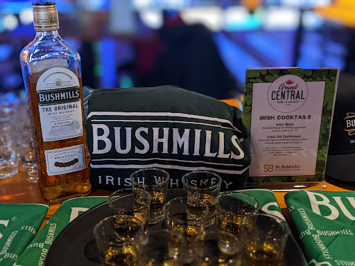 Restaurant «Grand Central Restaurant & Bowling Lounge», reviews and photos, 808 SE Morrison St, Portland, OR 97214, USA