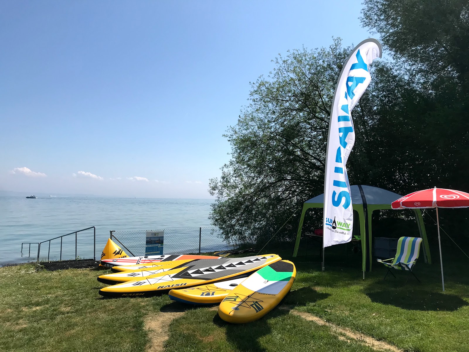 Foto de Freibad Roosli Beach com água cristalina superfície