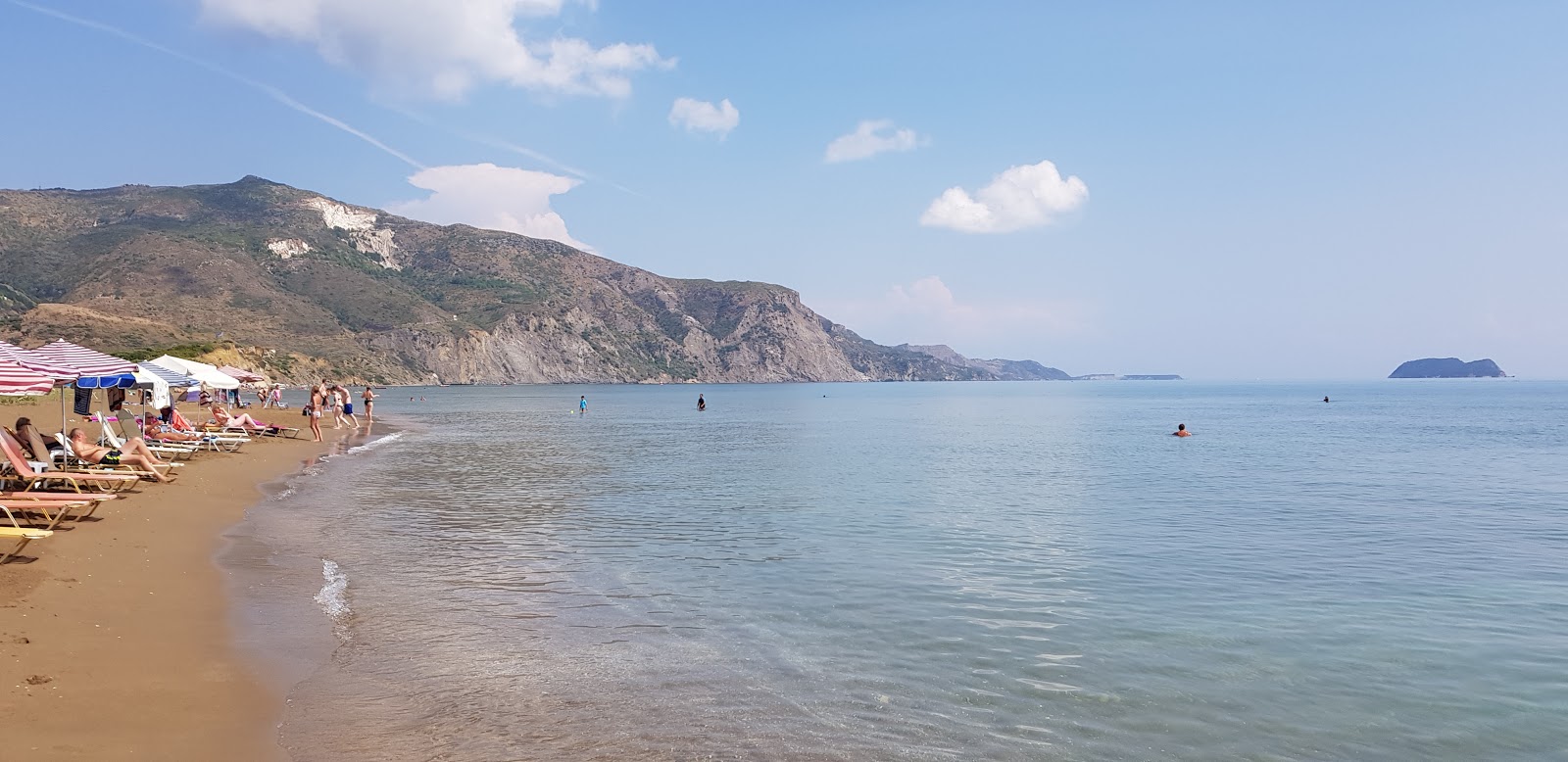 Foto di Kalamaki beach sorretto da scogliere