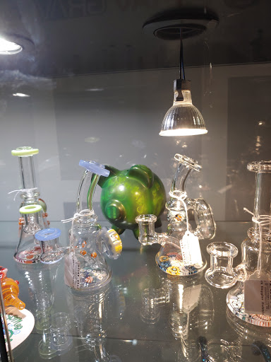 Glass & Mirror Shop «HeadSpace Glass & Gifts», reviews and photos, 67 Elmwood Ave, Buffalo, NY 14201, USA