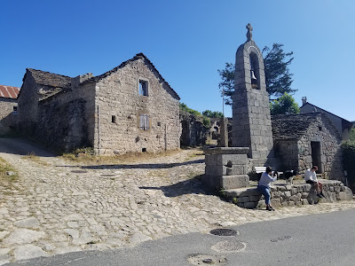 Ensemble patrimonial de Saint-Étienne-du-Valdonnez à Saint-Étienne-du-Valdonnez