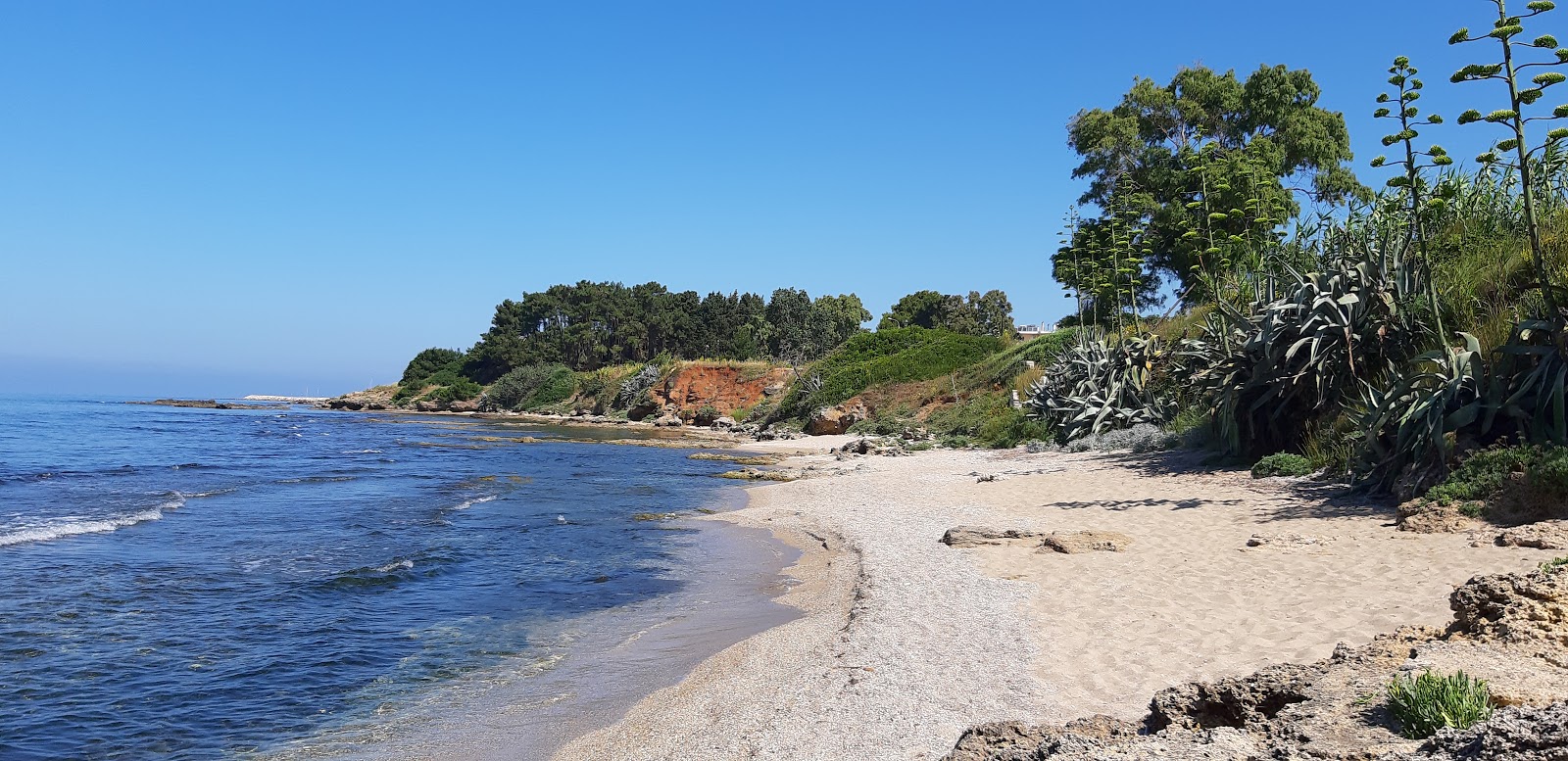 Foto von Pantokrator Beach und die siedlung