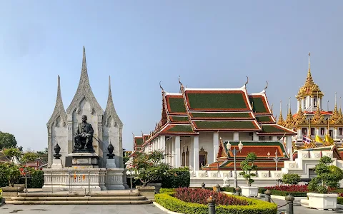 Statue of King Rama III image