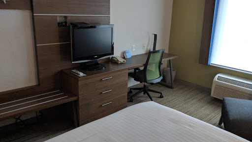 Holiday Inn Express & Suites Porterville, an IHG Hotel image