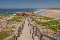 Foto von Praia da Bordeira mit lange, gerade küste