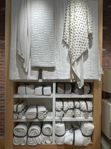 Furniture Store «west elm», reviews and photos, 160 Brookline Ave, Boston, MA 02215, USA