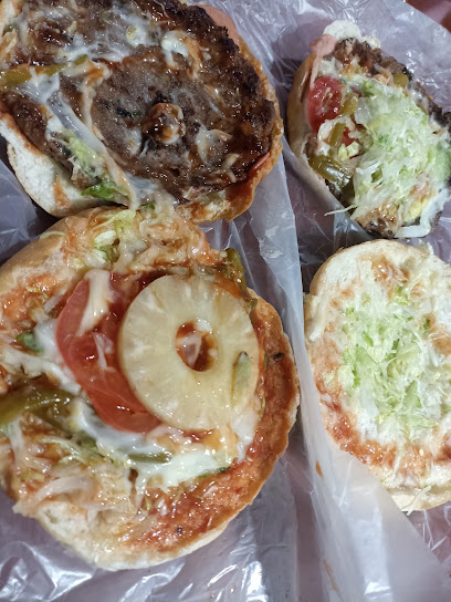 Super Molks Burguer Nazas y Circuito - Calle Nazas 802, Los Sauces, 34078 Durango, Dgo., Mexico